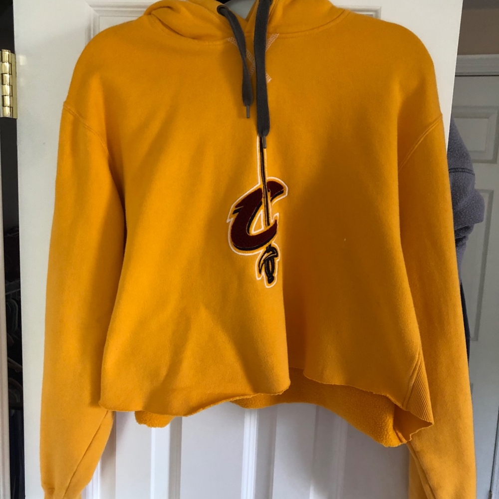 NBA Exclusive Collection Cropped Yellow Cleveland